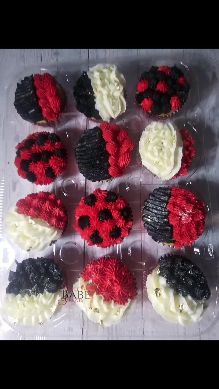 Exquisite Floral Cupcakes