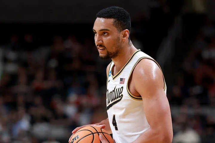 Renn's controversial tip-in gives Boilermakers spot in Elite Eight, ends Texas' Cinderella story