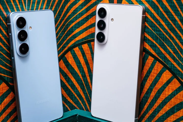 Samsung Galaxy S26 and Galaxy S26+ Review: Lacking Ambition