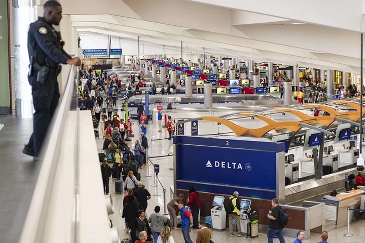 US Senate moves to end airport chaos over budget standoff