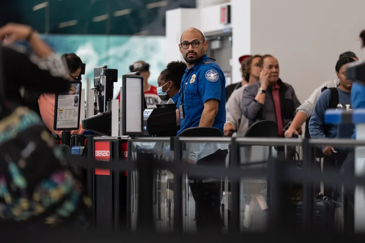 House Republicans shoot down bill that would pay federal airport workers