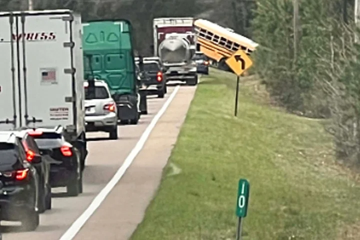 At least 2 students killed, several injured in school bus crash in Tennessee: 'A parent's worst nightmare'