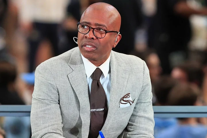 Former UNC basketball star Kenny Smith reacts to Hubert Davis' firing, shuts down coaching job interest