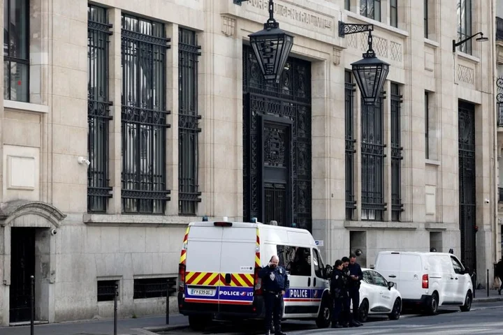 Paris foils ‘terror attack by man with bomb’ targeting Bank of America
