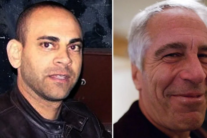 Agent ‘begged Epstein to have sex with a model’