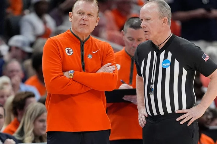 Illinois knocks off Iowa to reach Final Four after buzzer malfunction delay