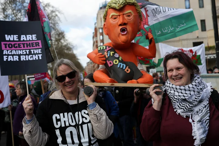 Thousands march through London in stand against the far right