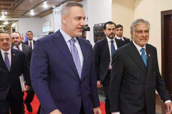 Pakistan hosts top Saudi, Turkish, Egyptian diplomats over war in Iran