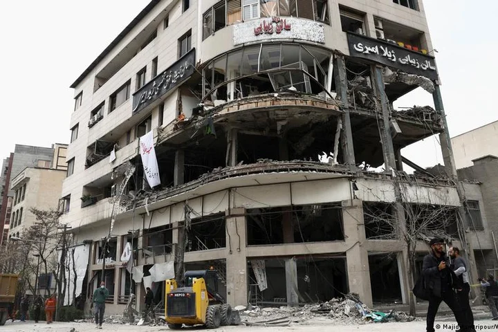 Tehran warns US against ground assault