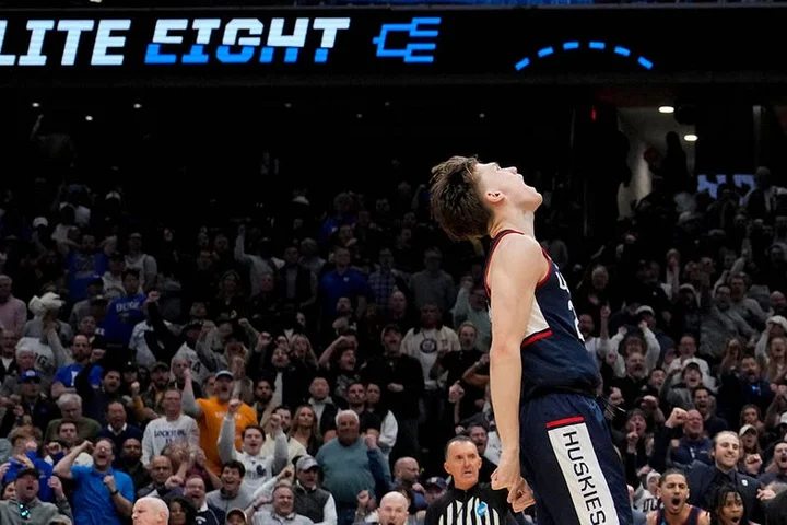 UConn's Braylon Mullins hits game-winning 3-pointer to shock Duke, advance to men's Final Four