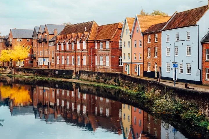 Easter travel just got cheaper with new £5 coach ticket across 100 UK destinations