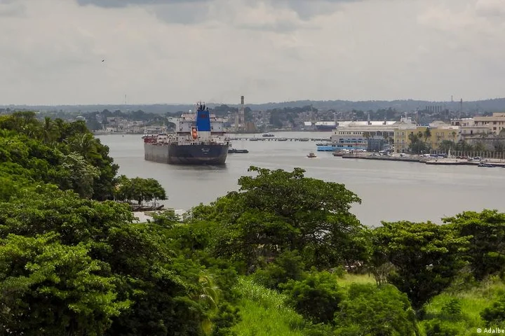 US lets Russian oil tanker approach Cuba despite blockade
