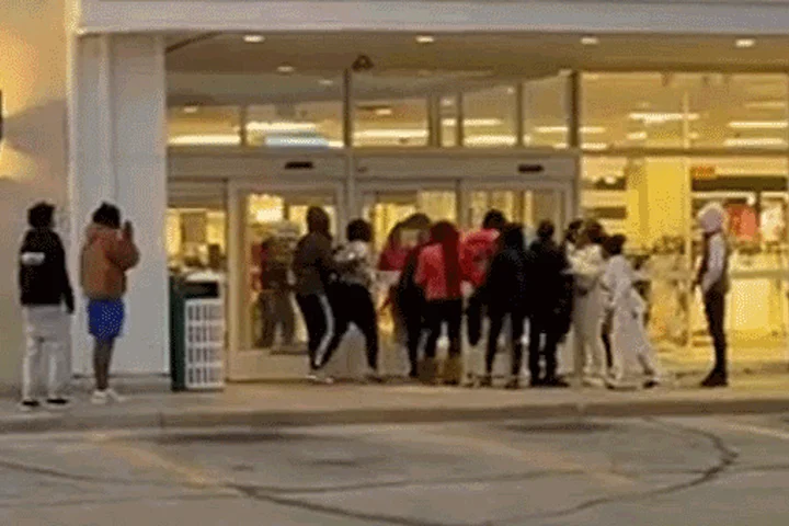 Viral 'takeover' chaos erupts as teen brawl breaks out, multiple arrests after mall melee caught on video
