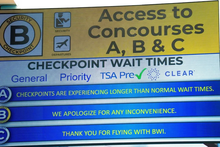 US airport lines shorten as TSA workers get paid