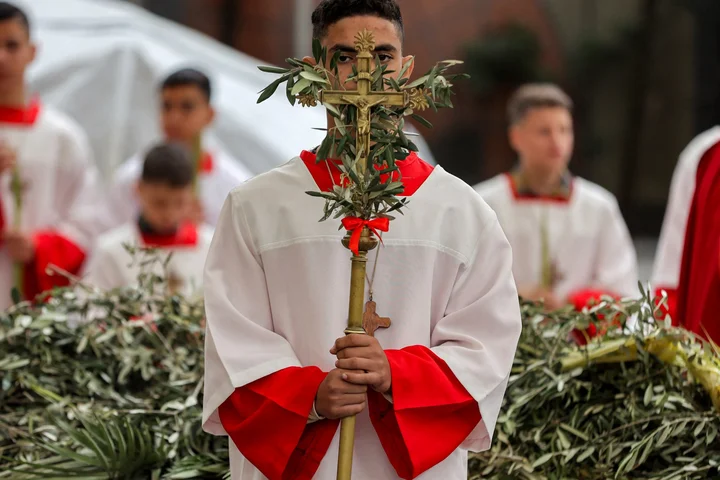 Holy sites remain closed as deadly violence spreads