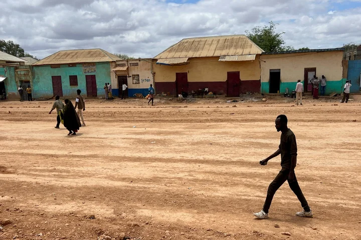 Somali army takes over key city in Southwest as state leader resigns