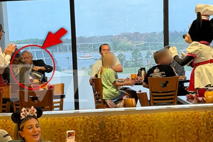 SEE IT: Lawmakers caught on vacation amid record-breaking shutdown while DHS workers go unpaid