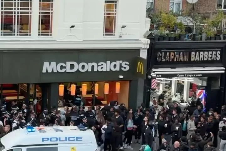 Youths spark mayhem on Clapham High Street AGAIN just days after three teenagers arrested as mob storm shops