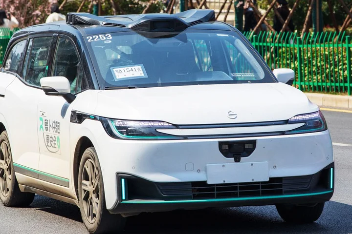 Robotaxi Outage in China Leaves Passengers Stranded on Highways