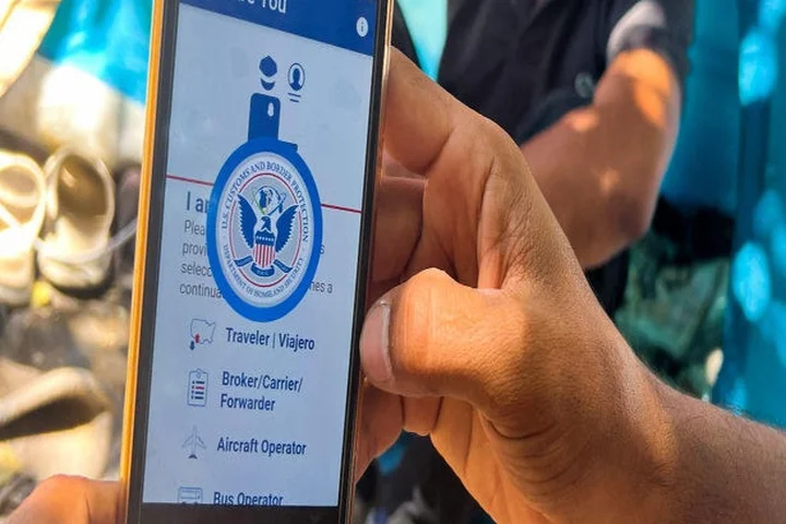 Judge orders Trump admin. to restore legal status of migrants allowed in under Biden