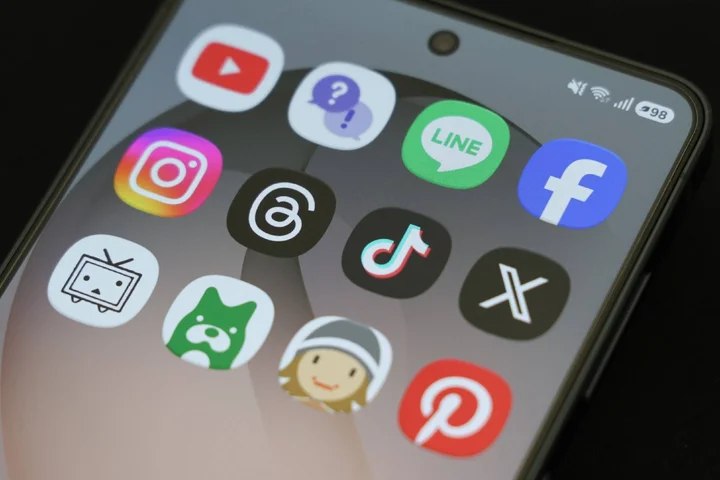 Social media platforms differ in transparency on defamation and AI issues