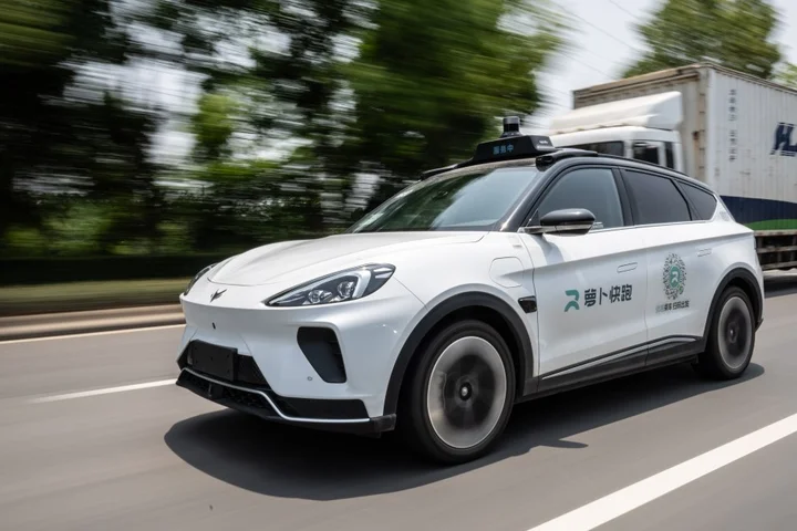 Baidu’s robotaxis froze in traffic, creating chaos