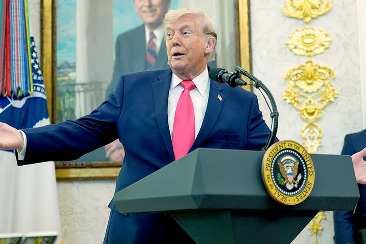 Trump makes historic SCOTUS appearance for birthright citizenship case