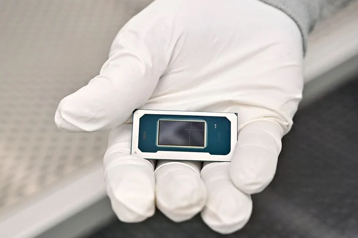 Cores for its upcoming Core 300 laptop chips