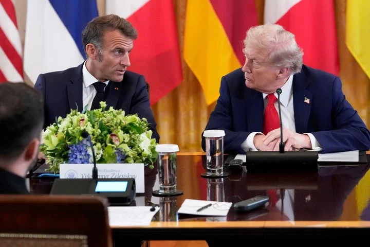 US war latest: Macron tells Trump ‘you don’t need to speak every day’ in scathing attack on war policy