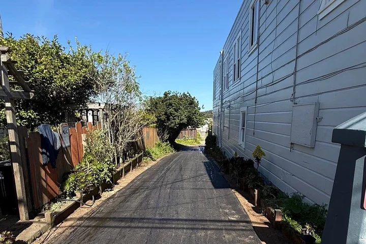 Your Art Can Go in This San Francisco Alley