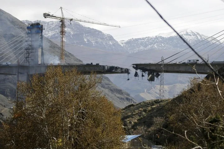 Iran’s tallest bridge bombed in seconds in US-Israeli air strikes during peace talks