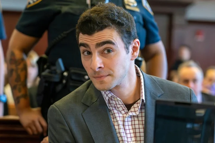 Mangione federal trial over CEO murder delayed to January