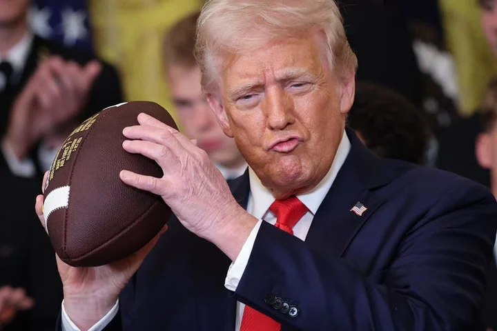 Trump signs executive order on college sports to regain control of NIL