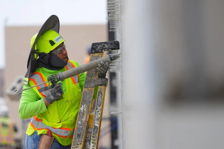 US unemployment rate drops despite economic uncertainty and Iran war