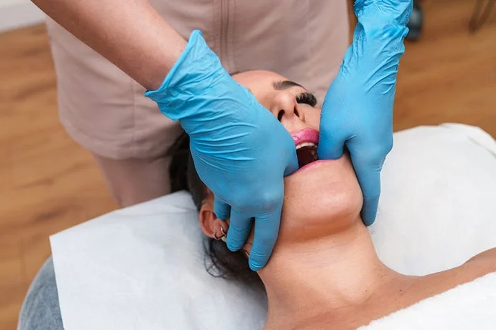 LeAnn Rimes’ emotional reaction to jaw release therapy sparks widespread buzz