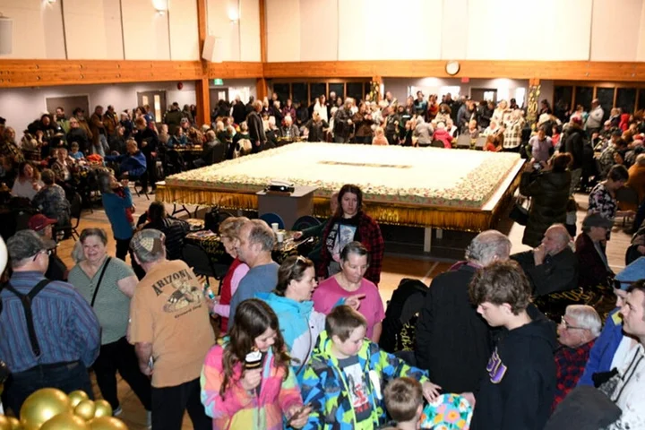 Record carrot cake? Massive dessert feeds town, stuns crowd with sheer size