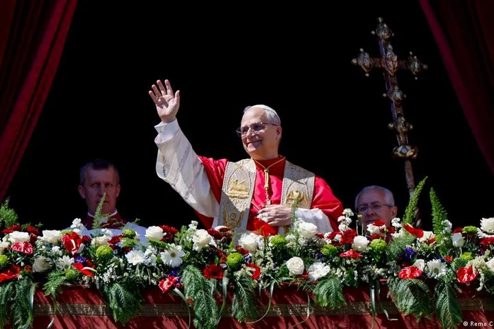 Pope's Easter message: Leaders must choose peace over war