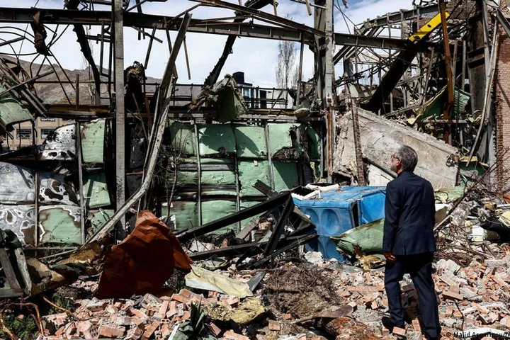 Trump sees 'good chance' of deal, warns of 'hell'