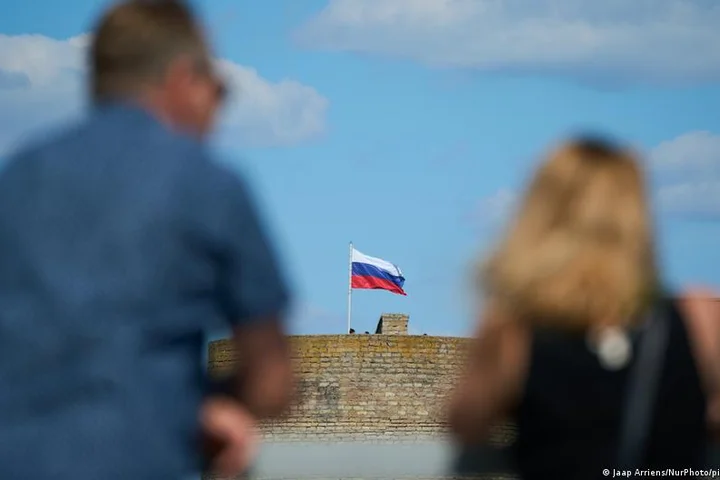 Does the Estonian city of Narva really want to join Russia?