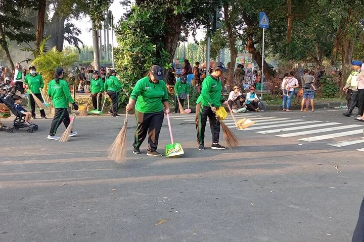 Netflix, Meta, and IBM speakers: AI will make anyone a 10x programmer, but with 10x the cleanup