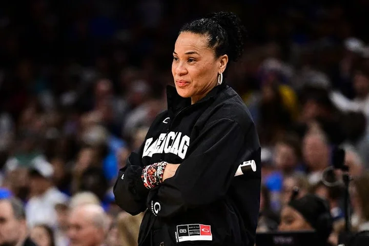 Dawn Staley gives classy answer after Geno Auriemma question following national title loss: 'It's UCLA's day'