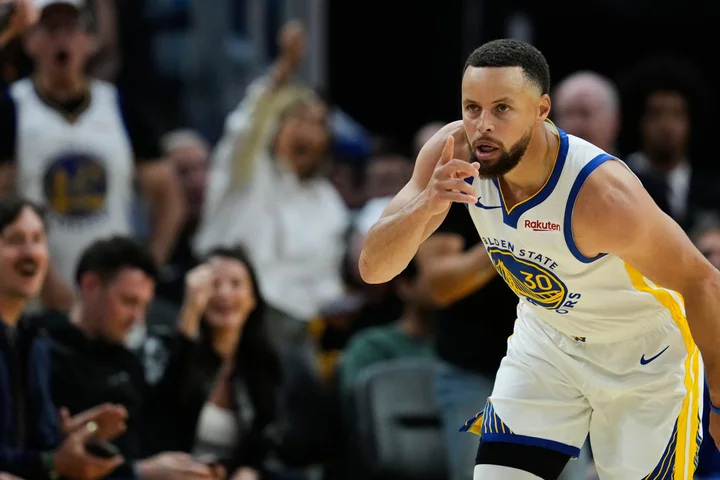 Steph Curry returns from injury with 29 points but Warriors lose to Rockets