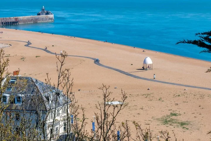 The ‘enchanting’ UK town with 5 beaches that’s just 58 minutes from London