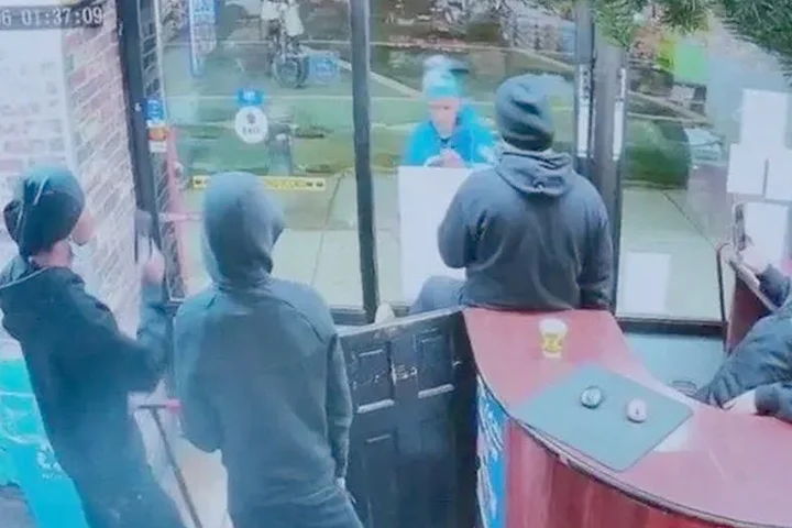 Man caught on video wielding 13-inch kitchen knife at NYC grocery store moments before police shoot him