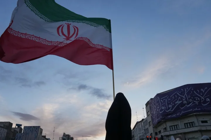 Democrats blast Trump for Iran ‘war crimes’ threat; Republicans supportive