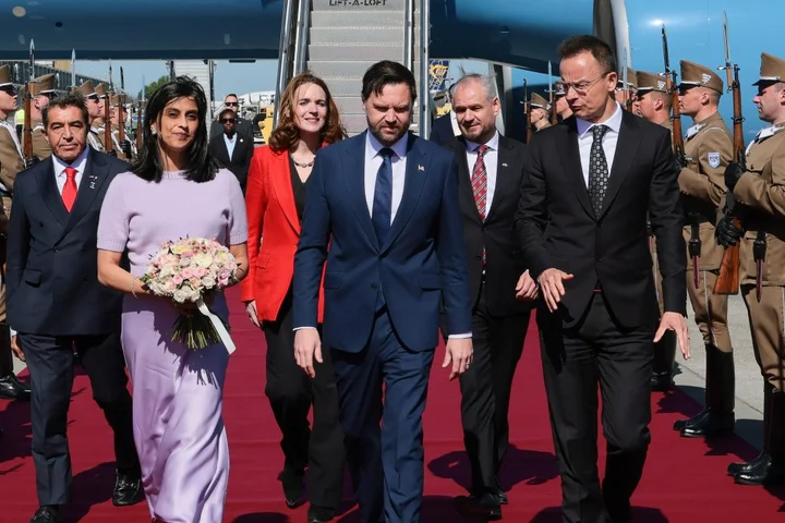 Vance visits Hungary to shore up Orban’s support before Sunday vote