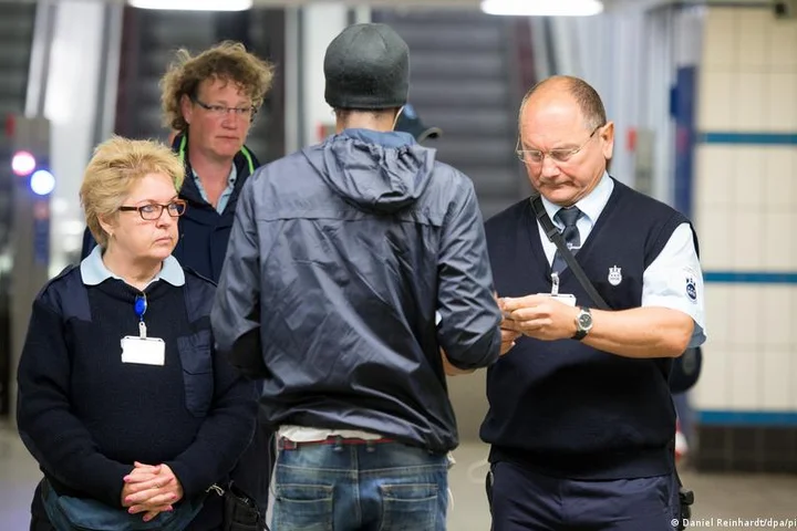 Minister floats fare-dodging decriminalization