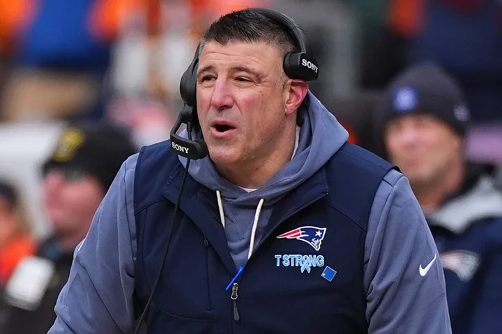 Patriots coach Mike Vrabel responds after photos with New York Times NFL reporter leak