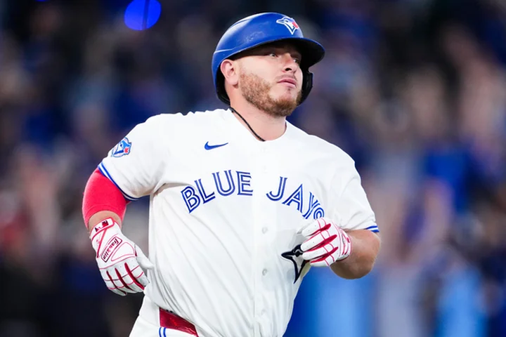 Blue Jays catcher Alejandro Kirk out six weeks with fractured thumb as injuries mount for Toronto