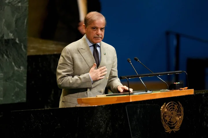 How did Pakistan broker a temporary truce between Iran and the U.S.?